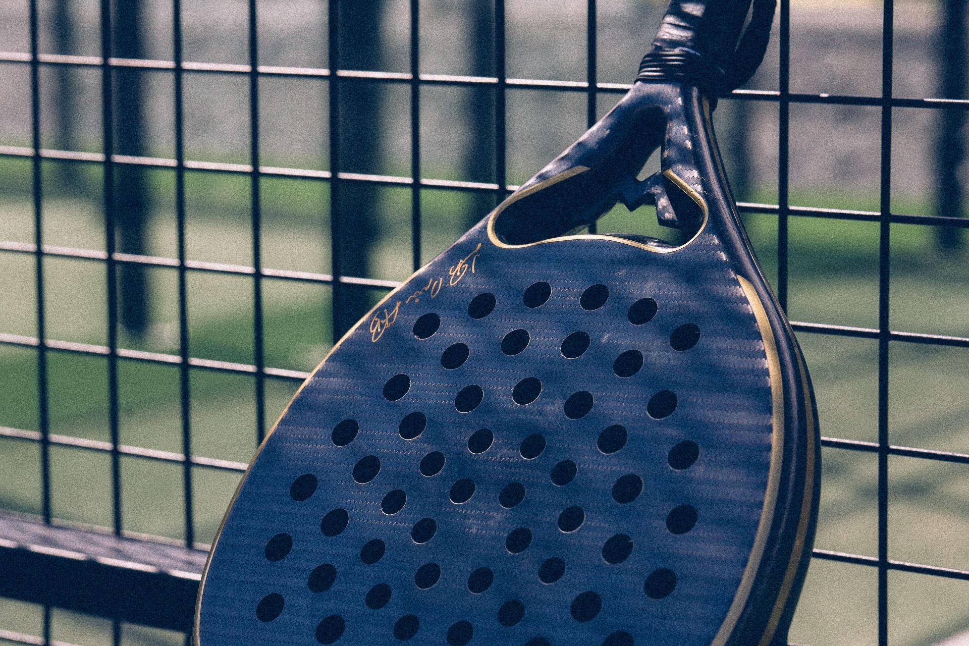 What is the Correct Grip on a Padel Racket?